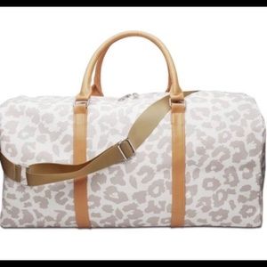 Snow leopard duffel bag